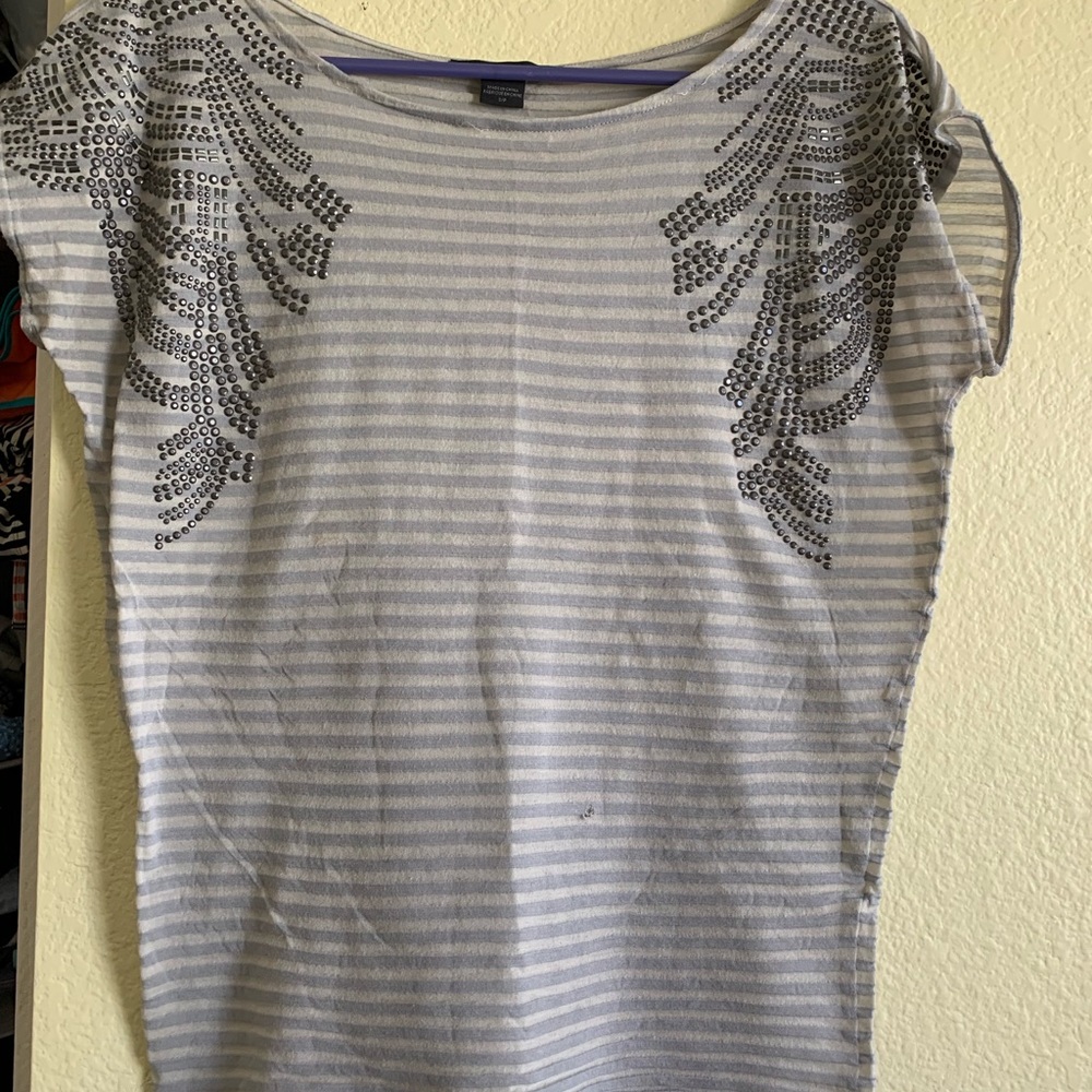 Comfy thin casual top with beaded detail